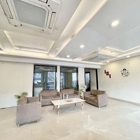 Hotel Rudraksh ! Varanasi !Fully-Air-Conditioned Hotel At Prime Location With Parking Availability, Near Kashi Vishwanath Temple, And Ganga Ghat 2 Zewnętrze zdjęcie