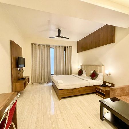 Hotel Rudraksh ! Varanasi !Fully-Air-Conditioned Hotel At Prime Location With Parking Availability, Near Kashi Vishwanath Temple, And Ganga Ghat 2 Zewnętrze zdjęcie