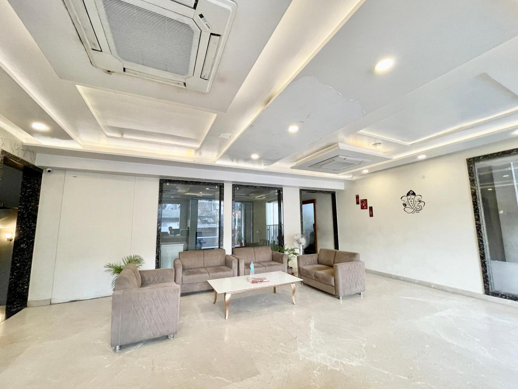 Hotel Rudraksh ! Varanasi !Fully-Air-Conditioned Hotel At Prime Location With Parking Availability, Near Kashi Vishwanath Temple, And Ganga Ghat 2 Zewnętrze zdjęcie