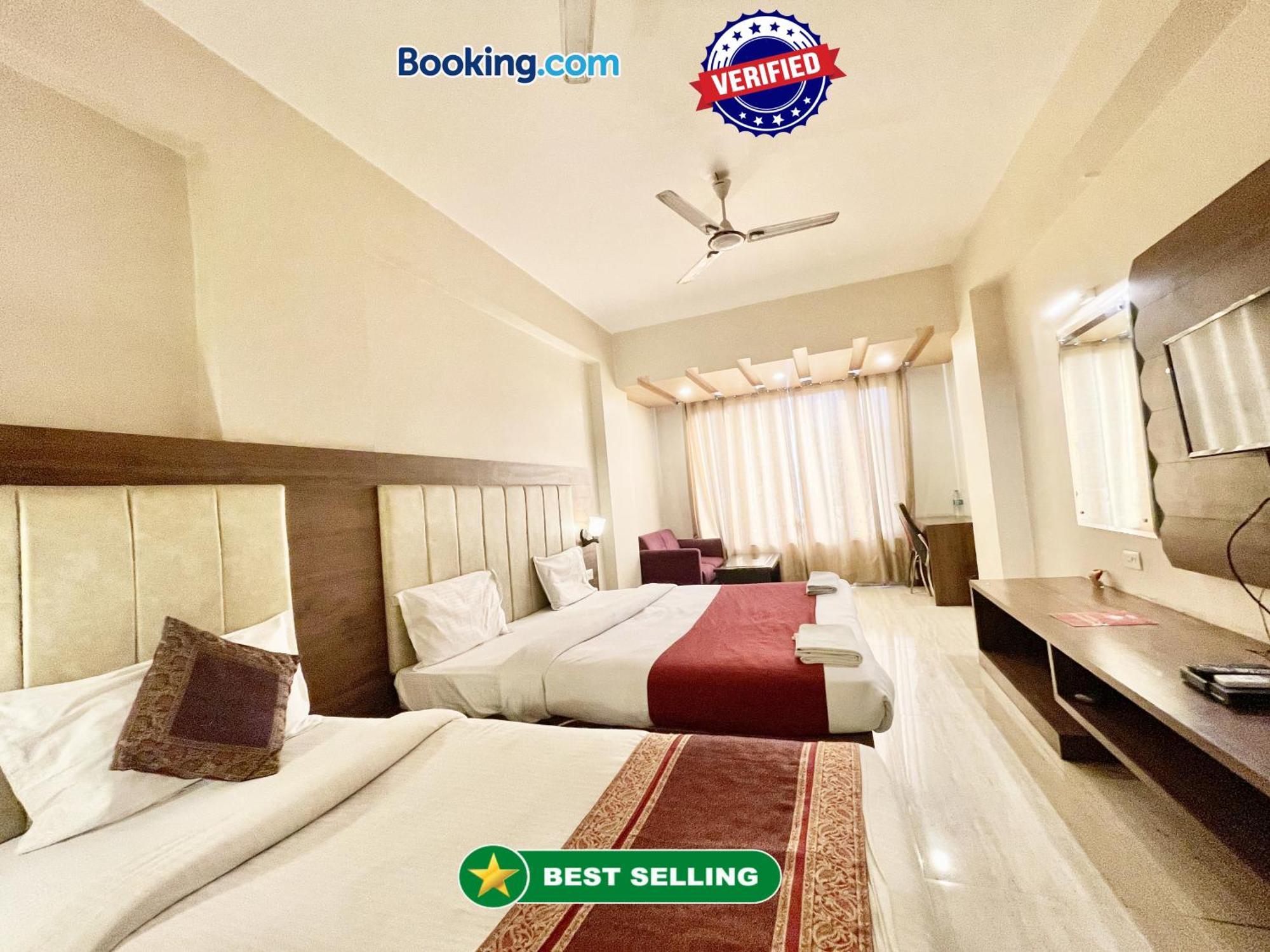 Hotel Rudraksh ! Varanasi !Fully-Air-Conditioned Hotel At Prime Location With Parking Availability, Near Kashi Vishwanath Temple, And Ganga Ghat 2 Zewnętrze zdjęcie
