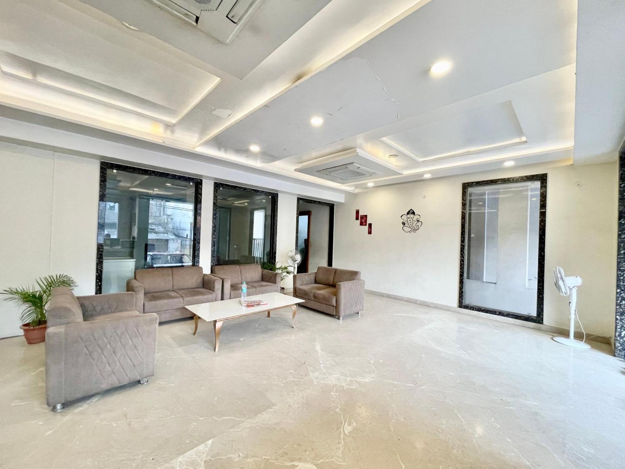 Hotel Rudraksh ! Varanasi !Fully-Air-Conditioned Hotel At Prime Location With Parking Availability, Near Kashi Vishwanath Temple, And Ganga Ghat 2 Zewnętrze zdjęcie