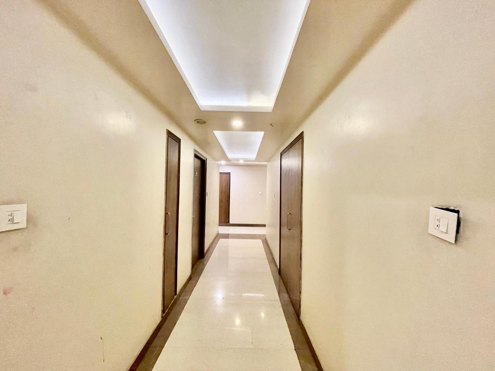 Hotel Rudraksh ! Varanasi !Fully-Air-Conditioned Hotel At Prime Location With Parking Availability, Near Kashi Vishwanath Temple, And Ganga Ghat 2 Zewnętrze zdjęcie