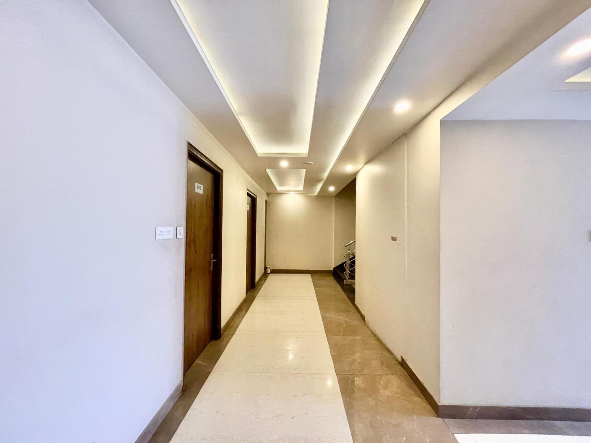 Hotel Rudraksh ! Varanasi !Fully-Air-Conditioned Hotel At Prime Location With Parking Availability, Near Kashi Vishwanath Temple, And Ganga Ghat 2 Zewnętrze zdjęcie