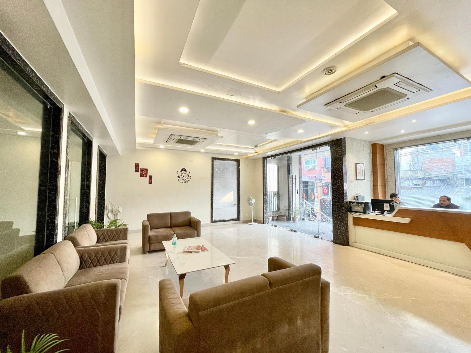 Hotel Rudraksh ! Varanasi !Fully-Air-Conditioned Hotel At Prime Location With Parking Availability, Near Kashi Vishwanath Temple, And Ganga Ghat 2 Zewnętrze zdjęcie