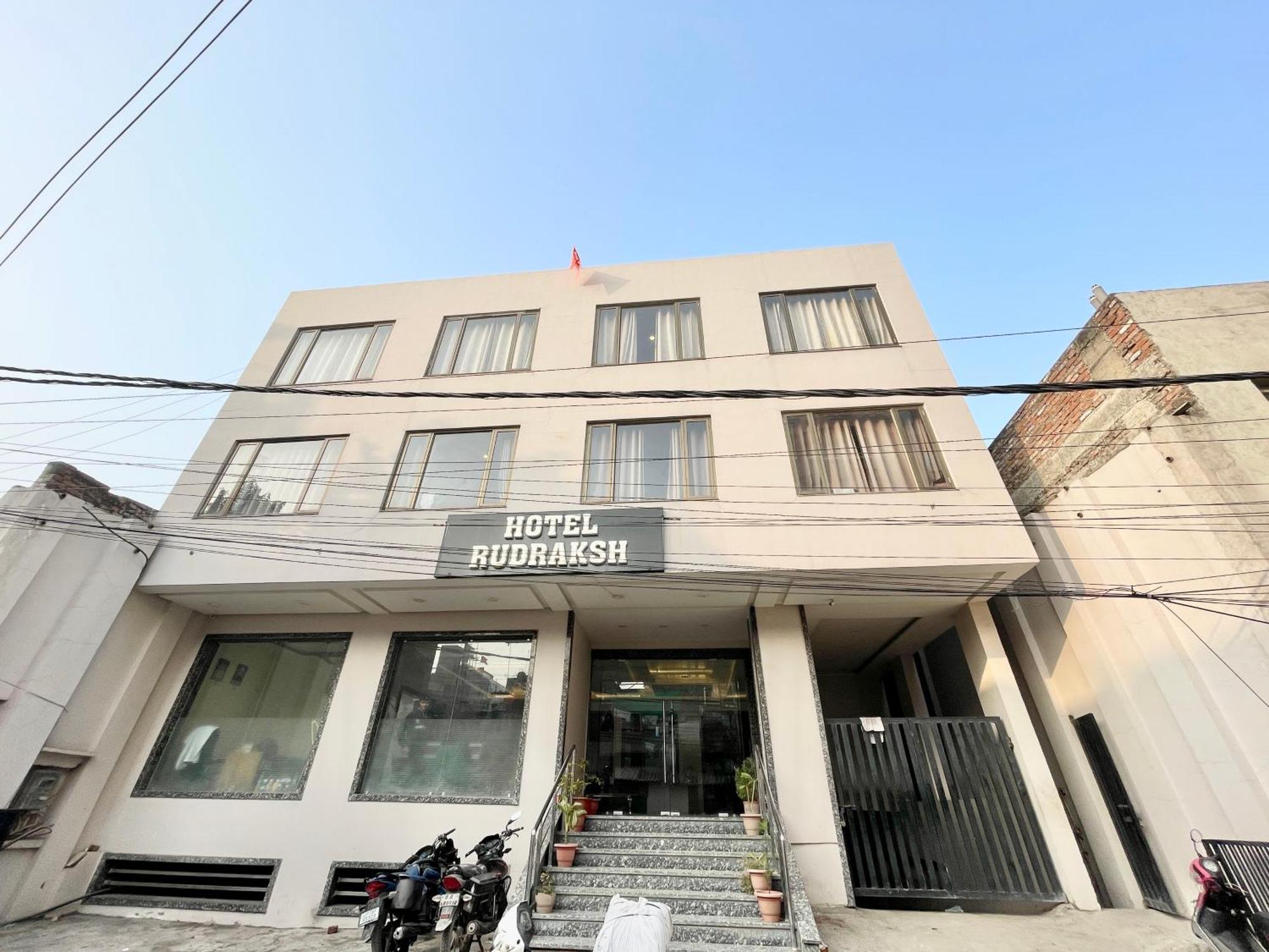 Hotel Rudraksh ! Varanasi !Fully-Air-Conditioned Hotel At Prime Location With Parking Availability, Near Kashi Vishwanath Temple, And Ganga Ghat 2 Zewnętrze zdjęcie