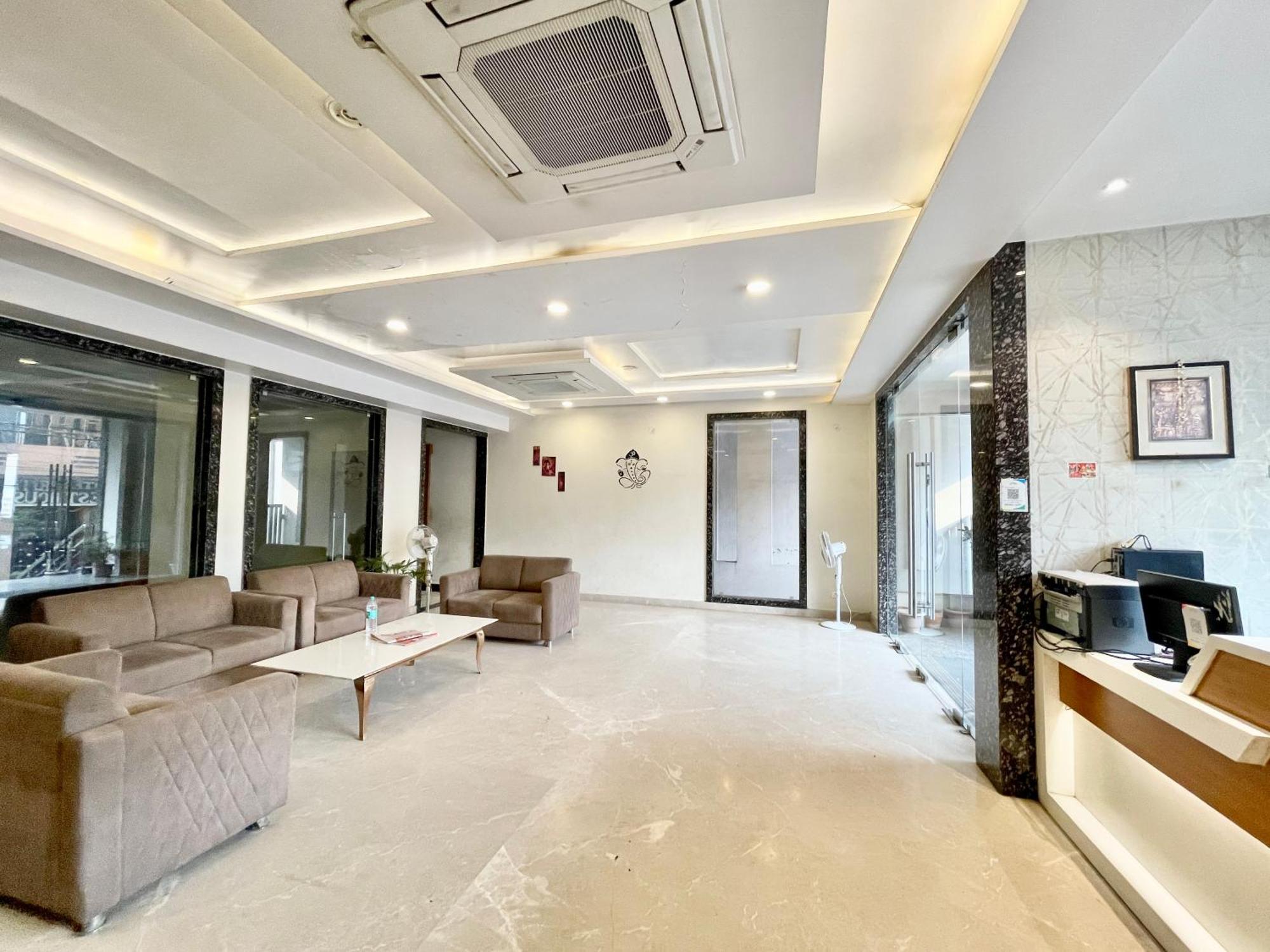 Hotel Rudraksh ! Varanasi !Fully-Air-Conditioned Hotel At Prime Location With Parking Availability, Near Kashi Vishwanath Temple, And Ganga Ghat 2 Zewnętrze zdjęcie